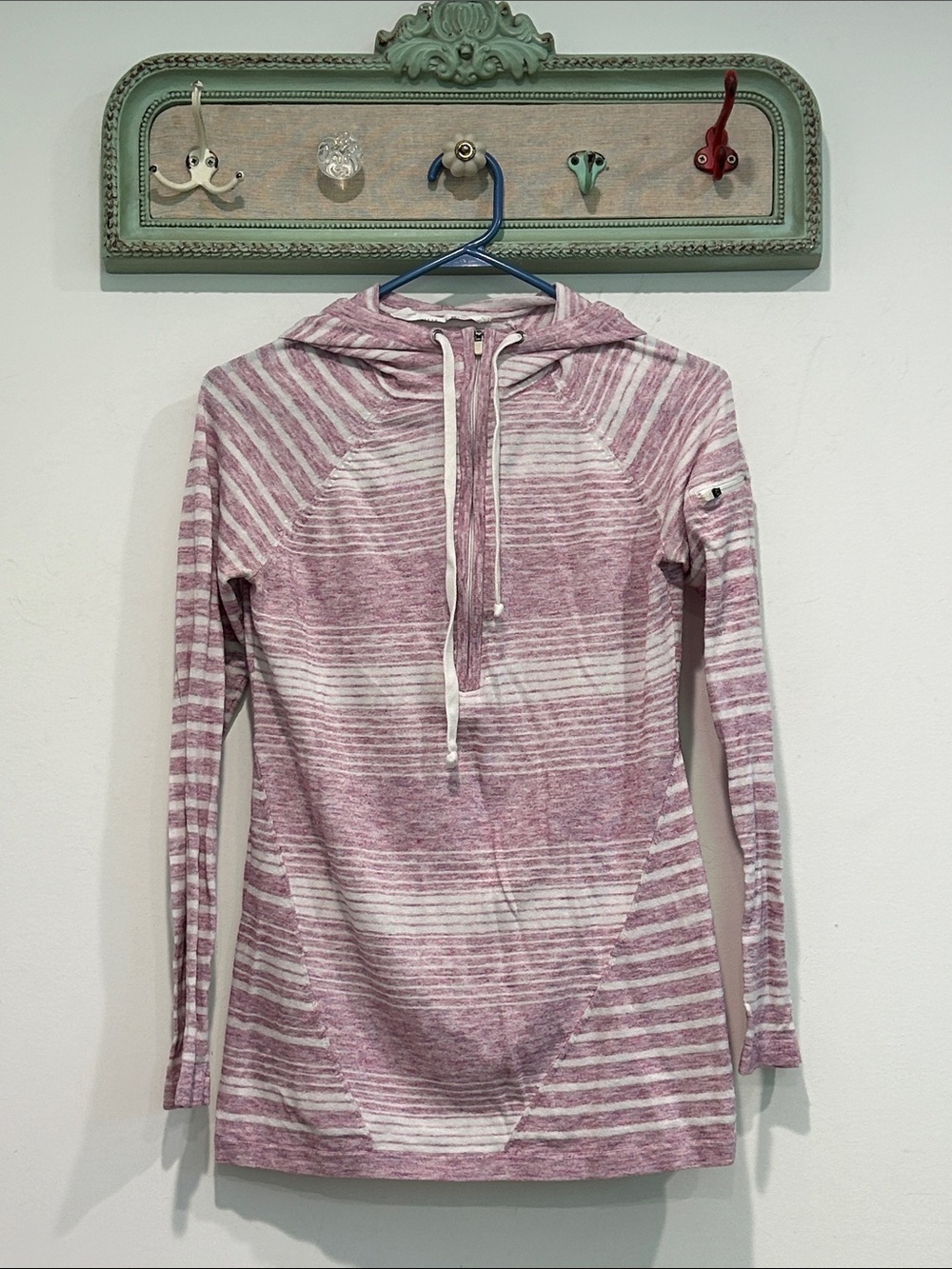 Athleta Striped Hoodie Pullover in Light Mauve and White half zip small women’s